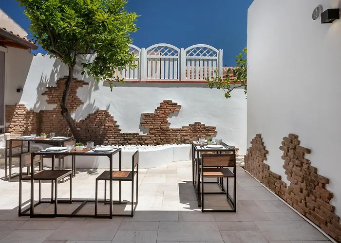 Art And Nature 招待所 3*